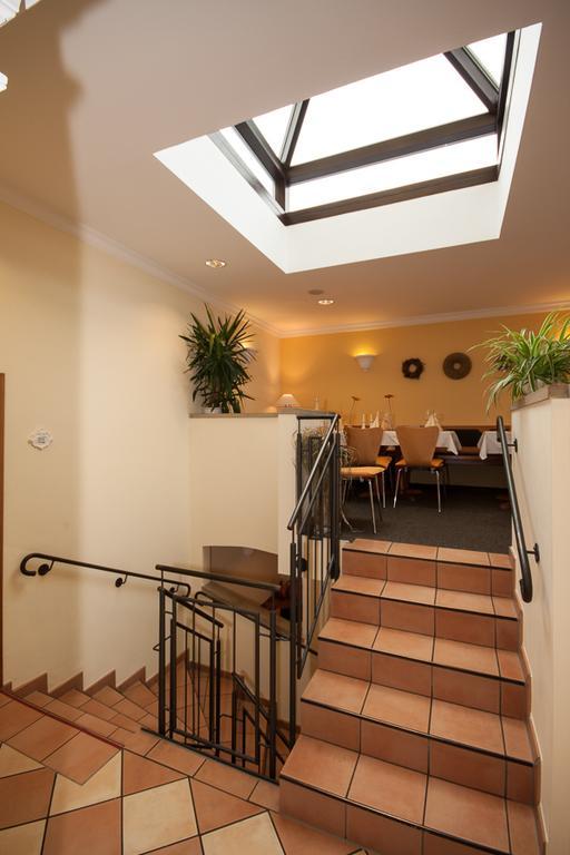Linde Restaurant & Hotel Nussloch Exterior photo